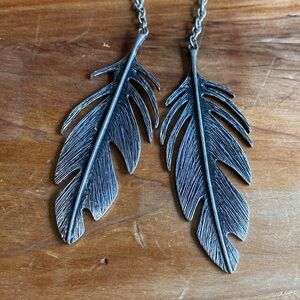 Feather lariat necklace